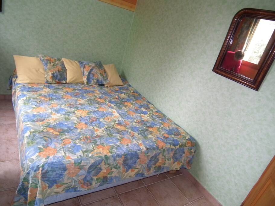 CHAMBRE AVEC UN LIT EN 160 ET UN EN 90