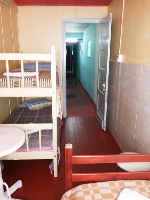 Quarto 03 camas.