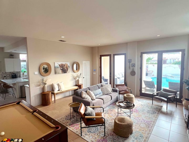 Private Pool & Spa, Games, King Bed, Near Old Town - La Quinta, CA