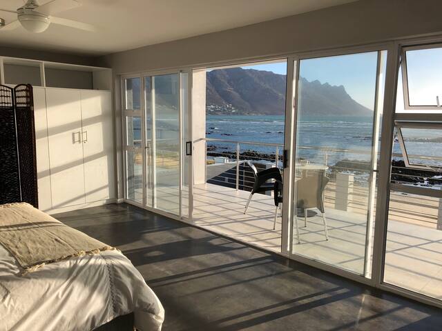 Gordon’s Bay Beachfront – house ON the beach – gallery image 4