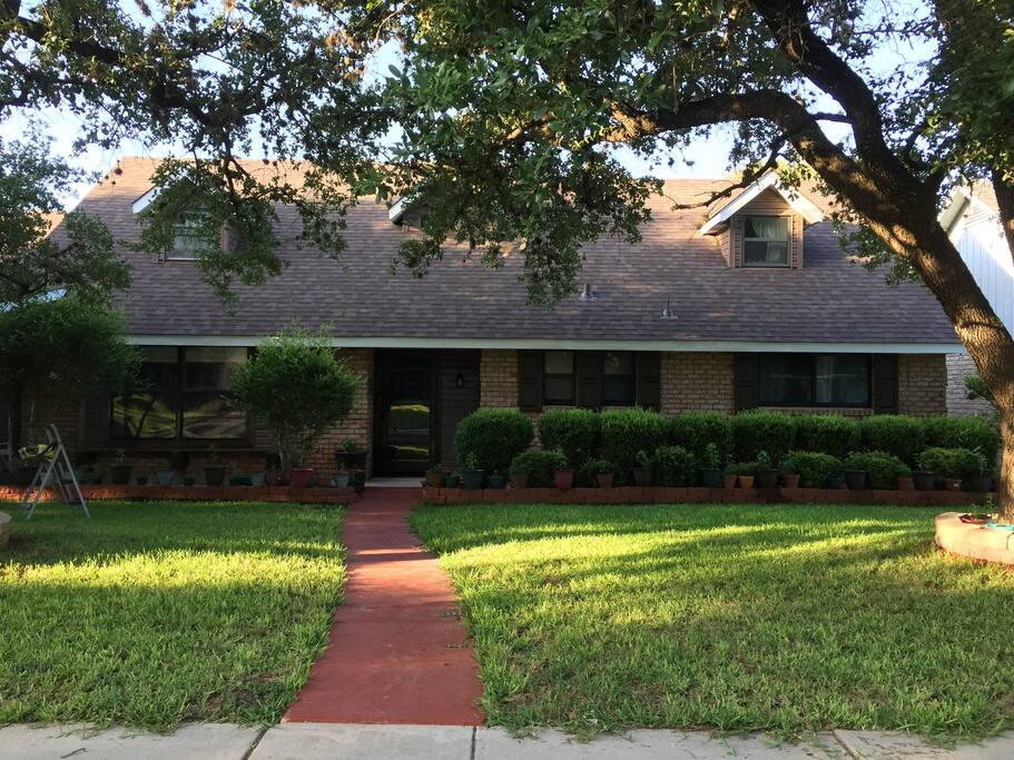 Great location, so close from the Air port, North Star Mall, Six flags, SeaWorld and main freeways