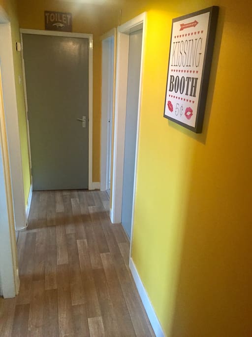 On a sunny day this freshly redecorated hallway feels very warm and cozy!
On a dark day - it is still cozy because of smart colour choice!