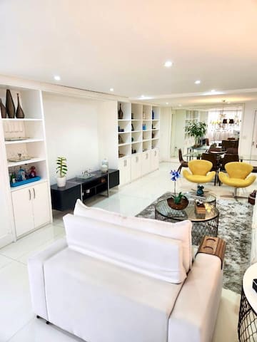 Luxuoso Apartamento Praia de Copacabana Área Nobre gallery image 4