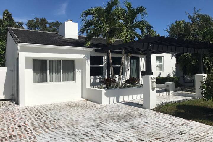 Modern Oasis gallery image 2