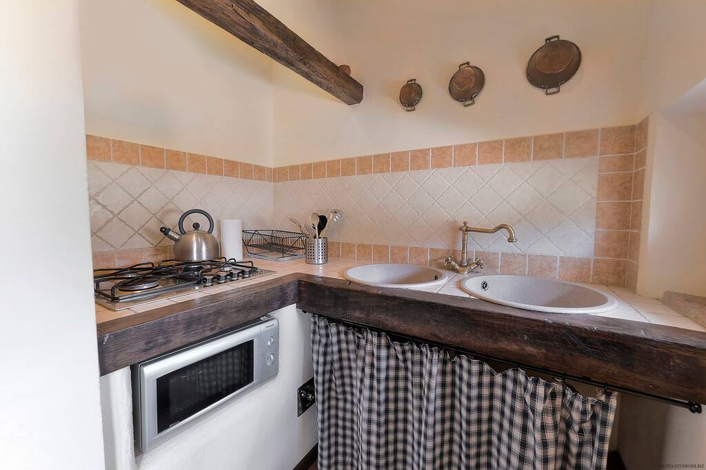 The kitchen fully equipped