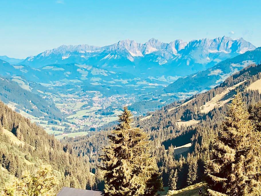 Blick auf Kitzbühel und Wilden Kaiser