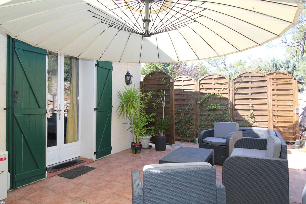 terrasse de la chambre CHENES