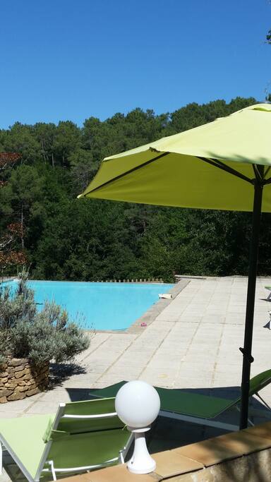 Piscine a débordement. Infinity pool.