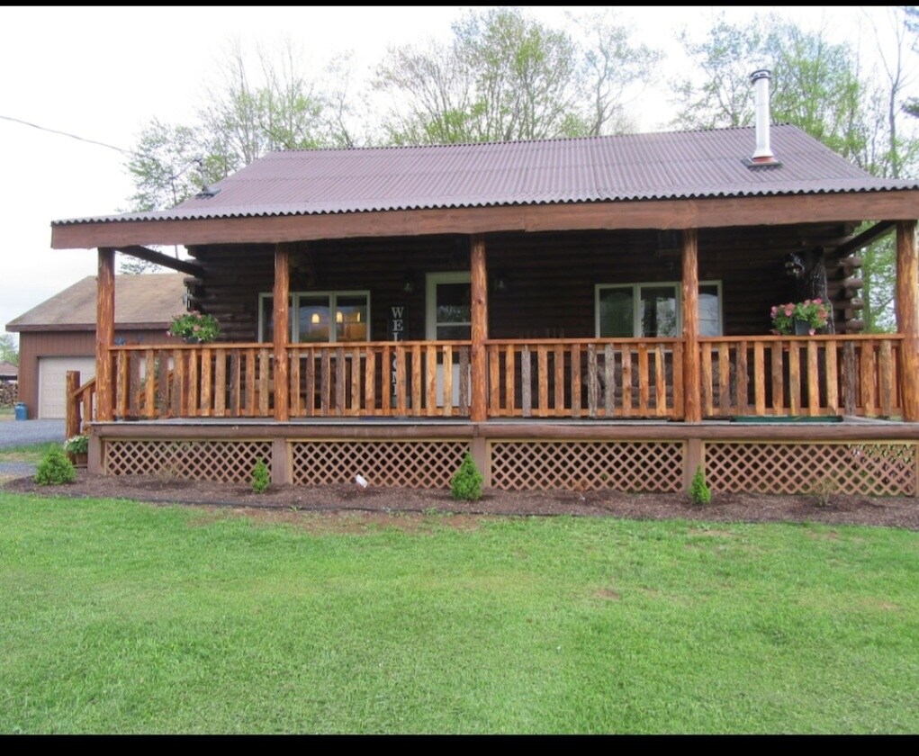 Cozy 3 bedroom cabin near Cooperstown Cabins for Rent in East