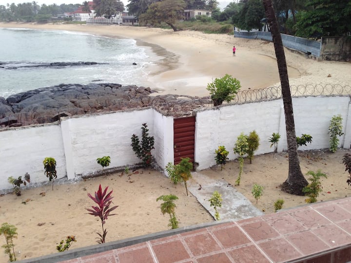 Stunning 2 bed Beach Front House Houses for Rent in Freetown, Western