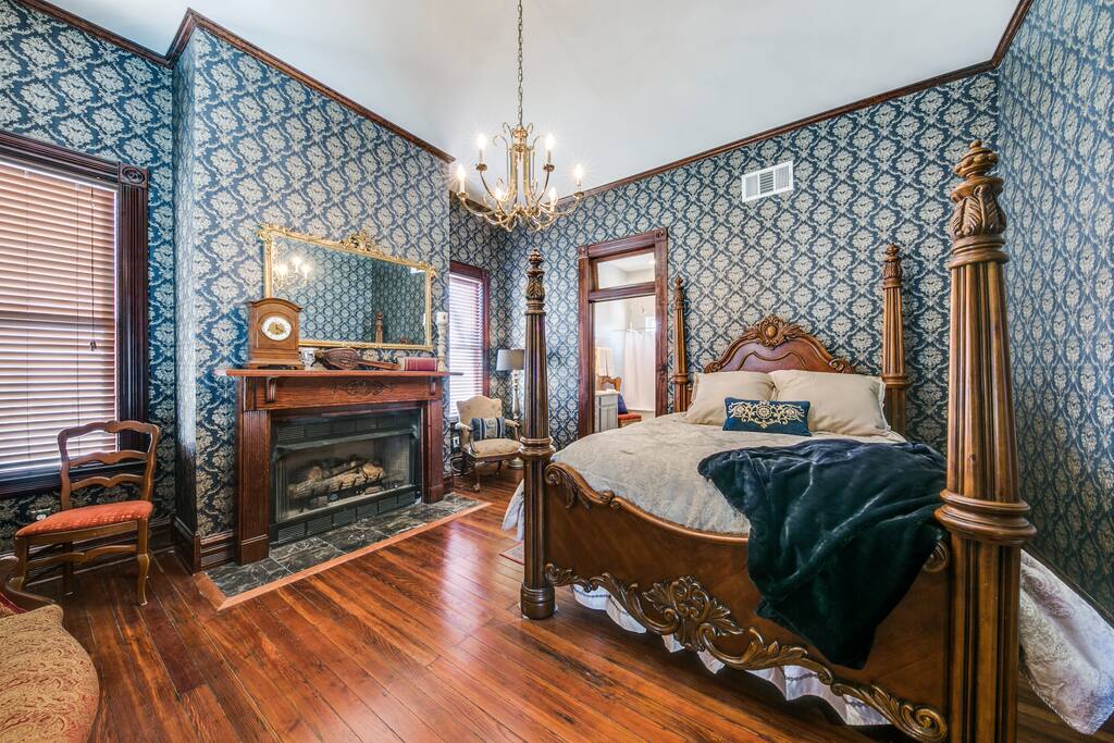 1st Floor Master Suite