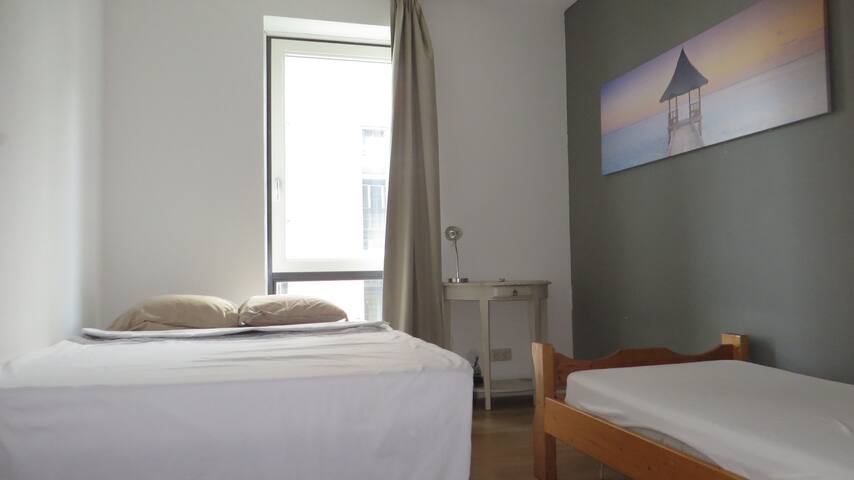 Nice room in a modern apartment, great location!
