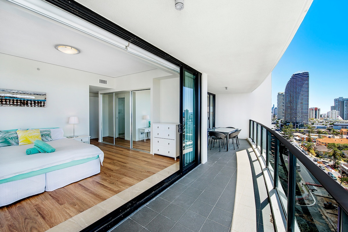 3 Bedroom Apartment in Heart of Broadbeach - photo 3