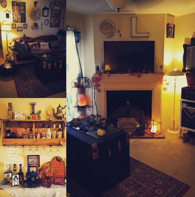The photo on the right is the view from the futon.
The bar is for guests 21ys+ ONLY
If you use the bar, tips would be appreciated to replace whatever is used.