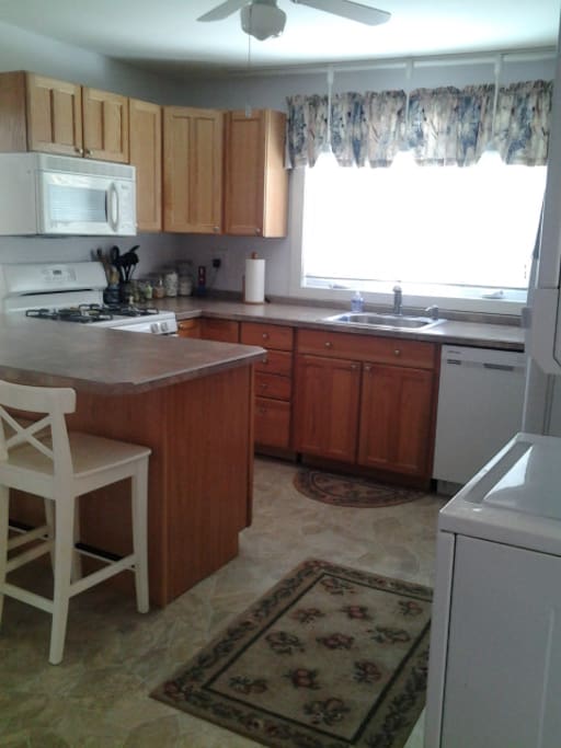Guest have full kitchen privileges