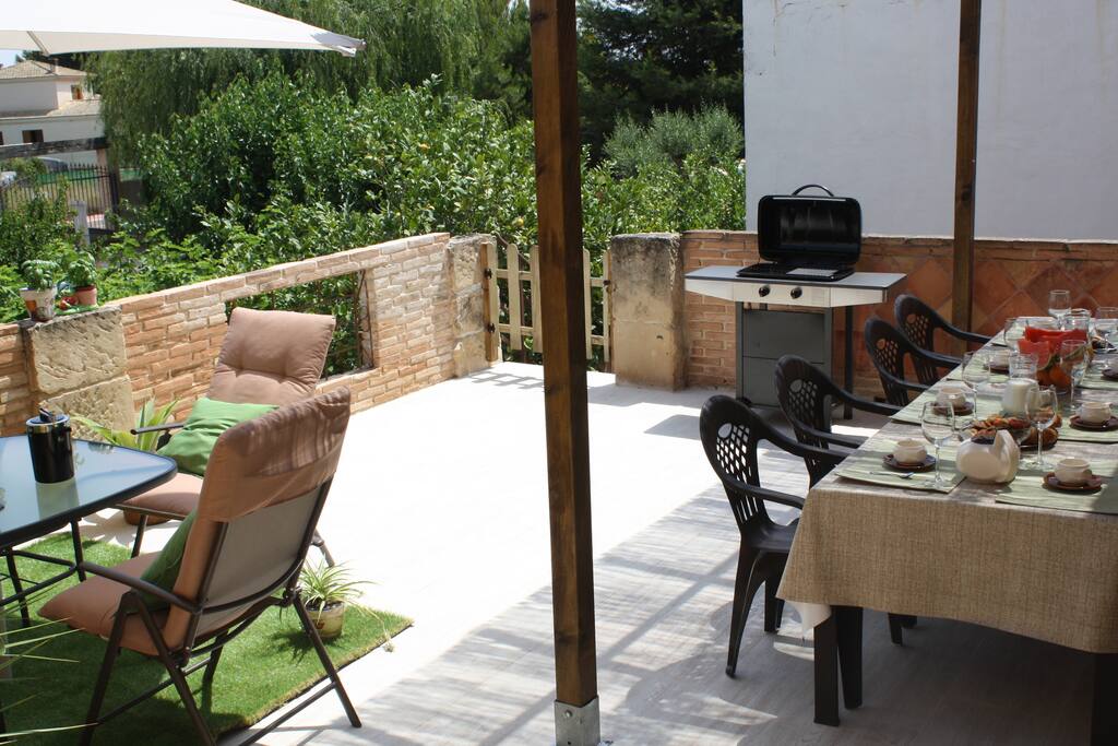 Terraza solarium, con zona cubierta.