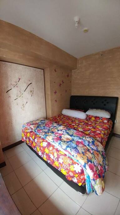 master bed room facing swimming pool