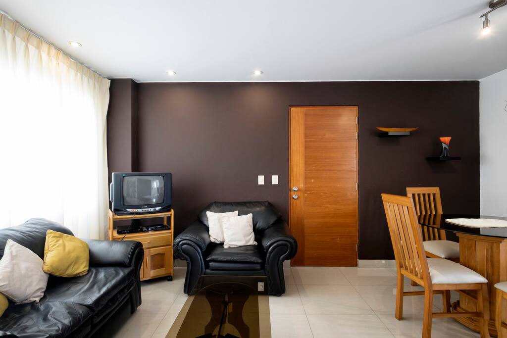 Living Room & Dining Room / Sala & Comedor