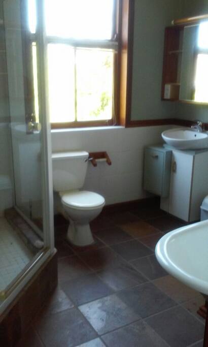 Comfortable shower and bath with a nice view into the garden.