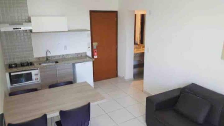 Სამზარეულო მაცივრის ბარით, ქურით ქვაბებით, საყოფაცხოვრებო ჭურჭლით და ბინაში სტუმრებისთვის გამოშვებული გაზით კვების მოსამზადებლად 