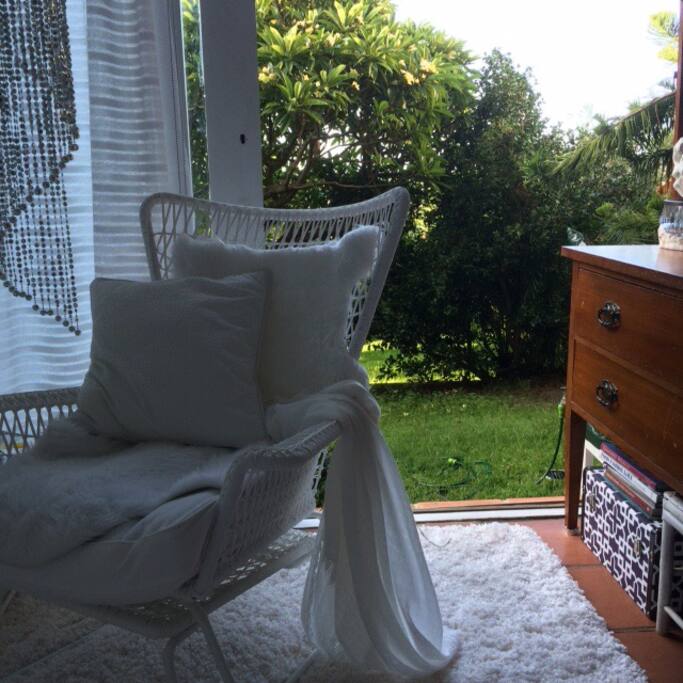 15 minutes from the CBD yet paradise when you walk inside .