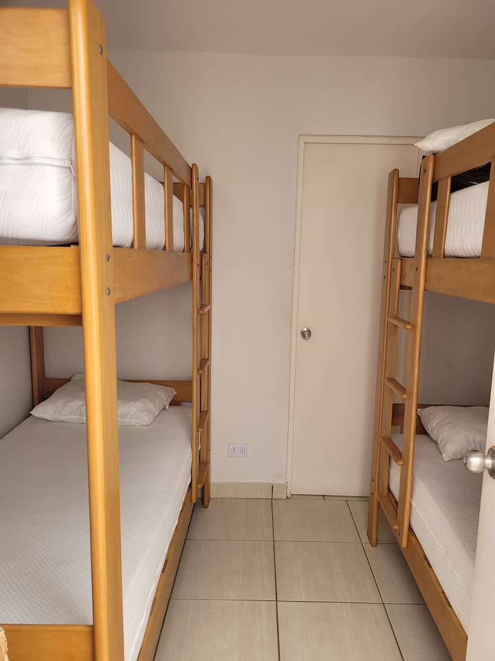 Slaapkamer 4  met complete badkamer -  Eerste verdieping