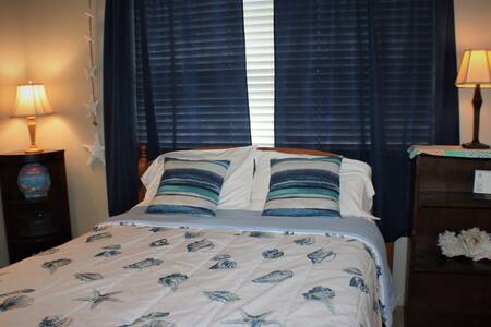 Hidden Treasure, Quiet Downtown HB Jewel