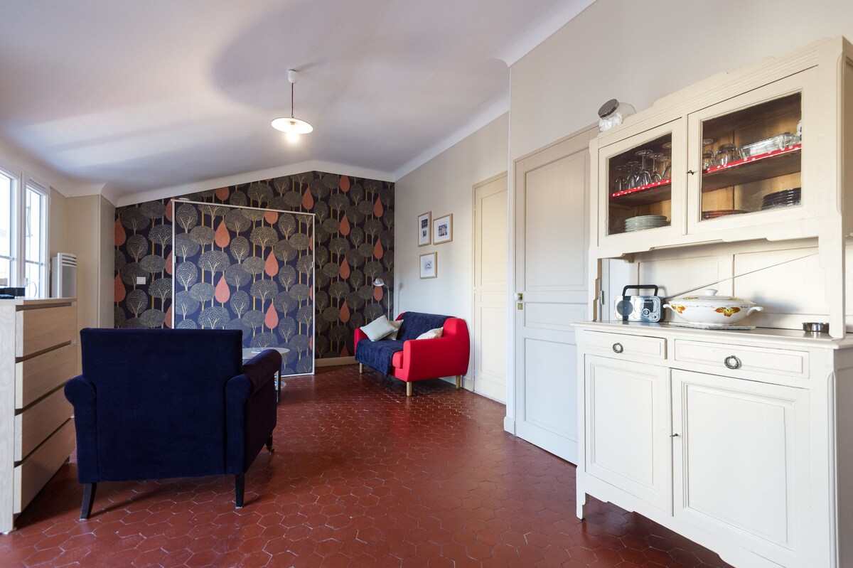 Successful Airbnb property: Place du Pin, Sunny Studio on courtyard in Garibaldi