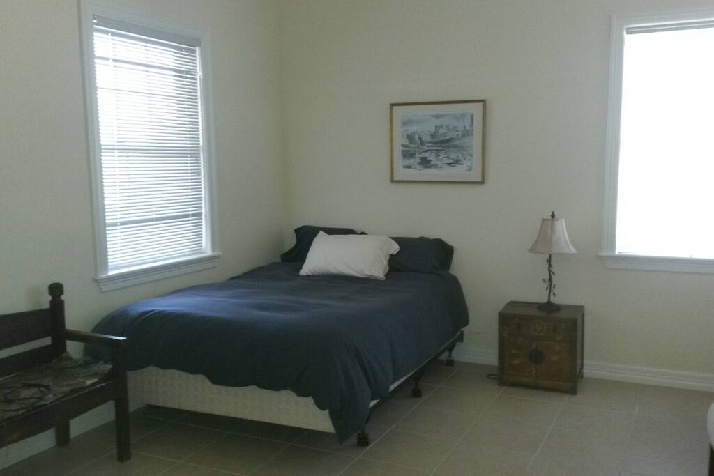 Mezzanine bedroom 2
