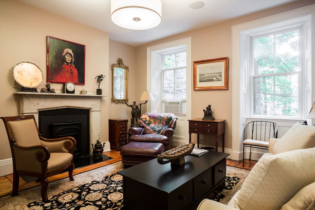 2nd floor comfy living/media room with working gas fireplace