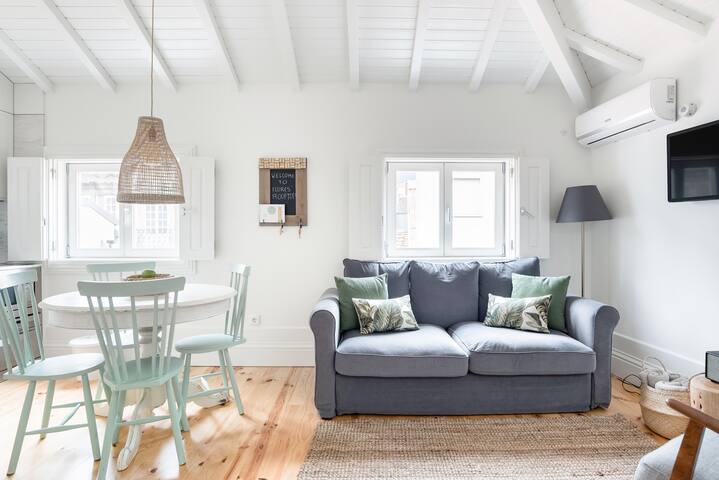 Flores Rooftop – Charm apt with Balconies and AC gallery image 3