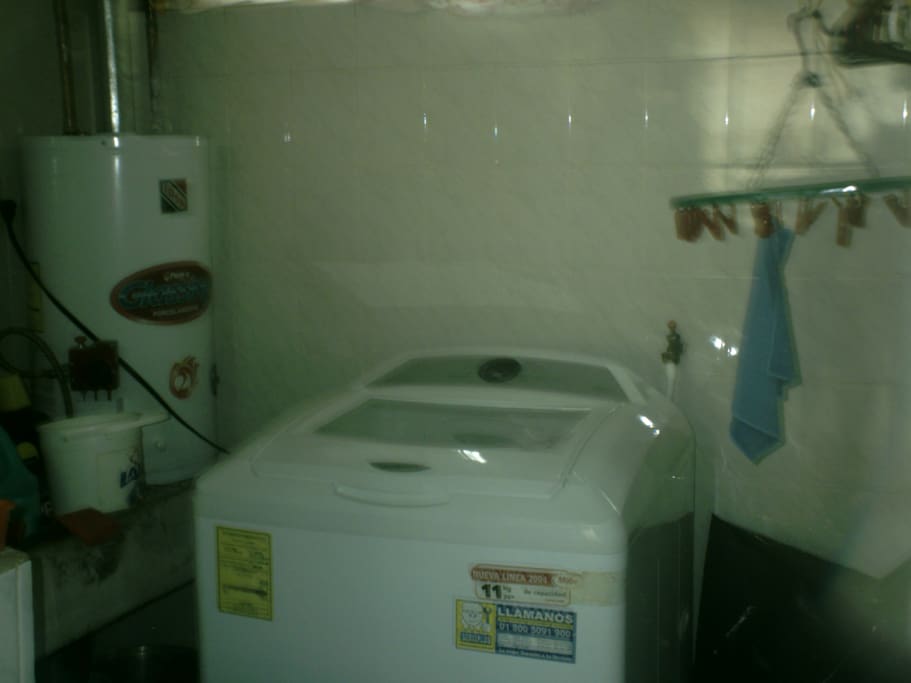 Cuarto de lavado, incluye lavadora centrifuga y área para tender