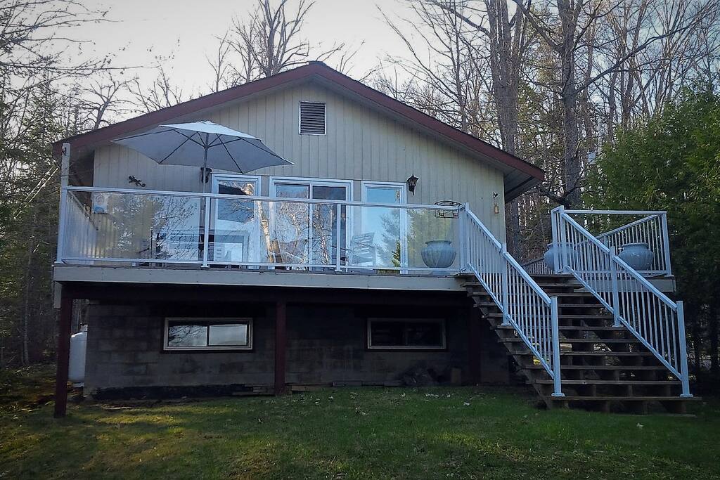 Large Deck with a great view over Bay Lake