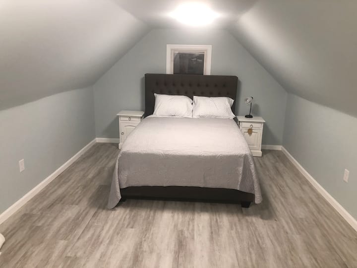 3 bedroom home with fenced in yard and parking Houses for Rent in