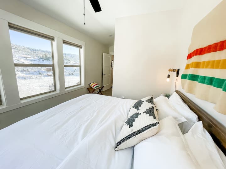 Jr suite w/ mountain views and king bed. 