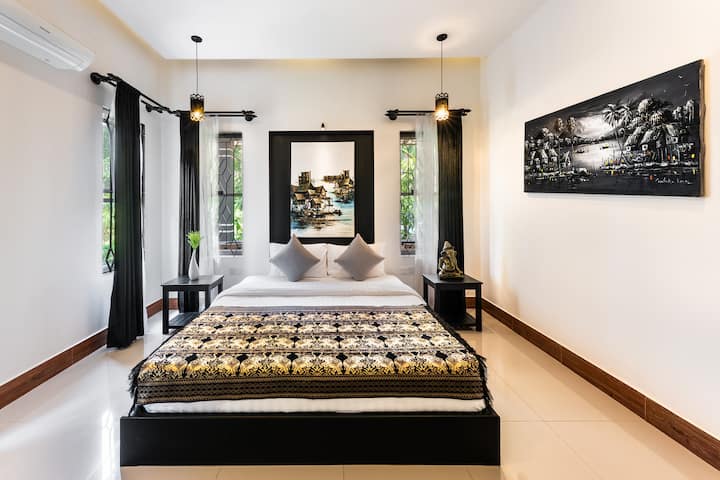 Избягайте в рая! Подарете си спокойно ваканционно изживяване в нашите луксозни вили, където можете да се отпуснете в спокойна атмосфера. Открийте най - добрата тропическа почивка с нашия зашеметяващ басейн и хидромасажна вана.