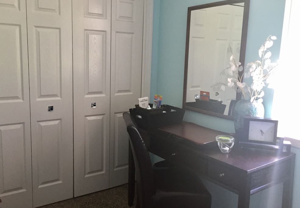 Private Room, Iron, Large Closet, New Queen Bed