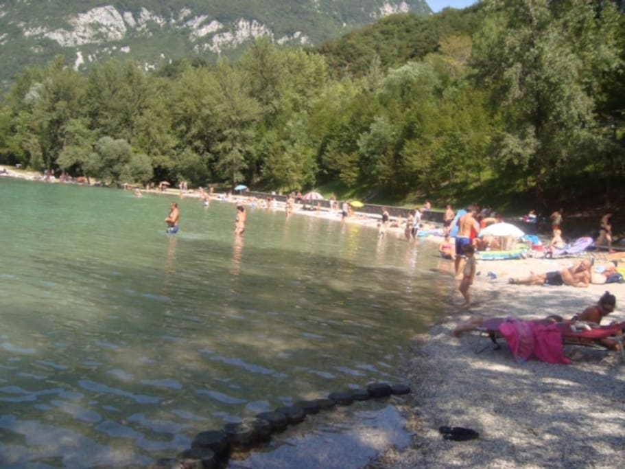Spiaggia al lago