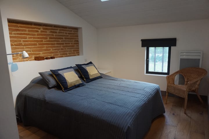 Ghorofa ya 1: Chumba cha 2 cha kulala - Kitanda aina ya Queen (sentimita 160 * sentimita 200)