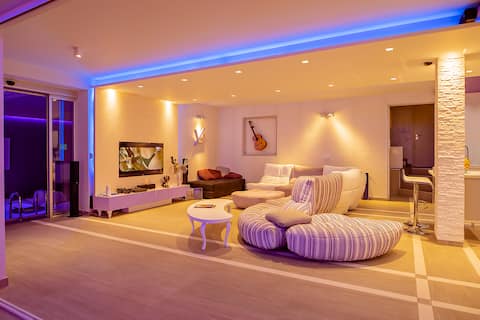 Top performing Airbnb: Lux House·Indoor heated Pool·Sauna·Gameroom·Cinema in Звездара