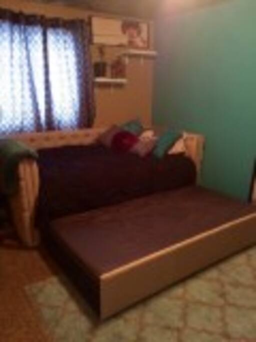 Pull out twin trundle