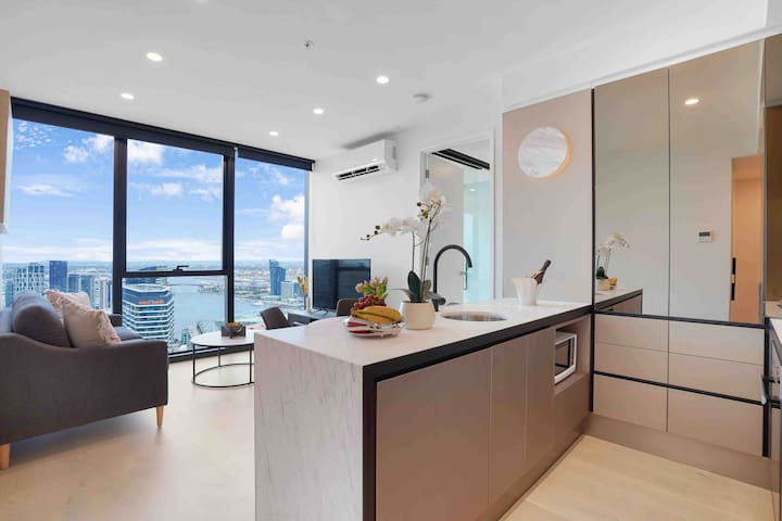 Seaview with Winter Garden 2B2B Apt in Central CBD