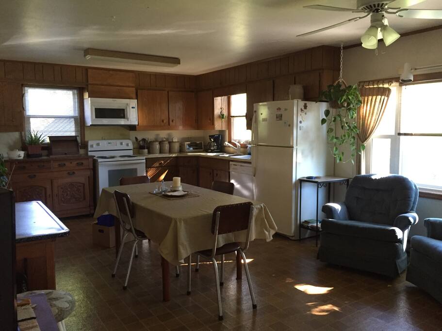 Large country kitchen with view of big back yard. (Includes flat-screen TV)