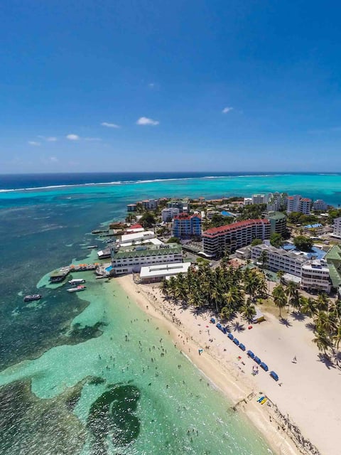 Penthouse with Jacuzzi and ocean views