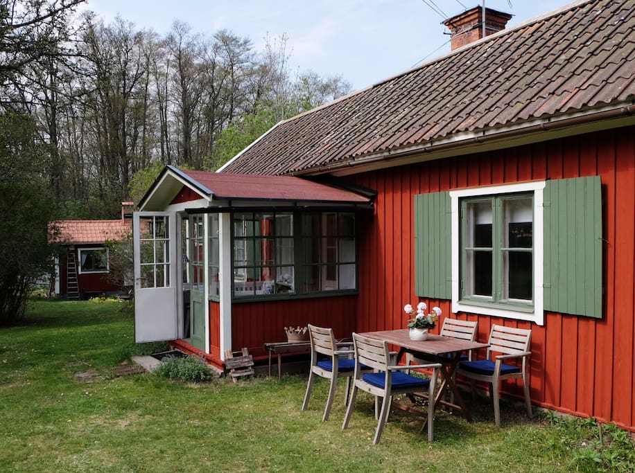 Torpet från trädgårdssidan