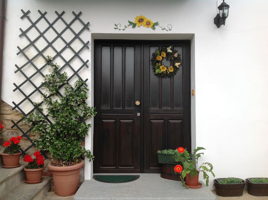 Il portoncino di
accesso.
The studio front door