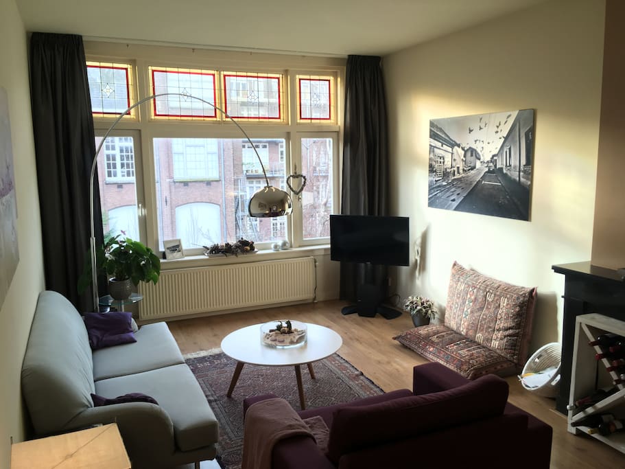 Living room with cable TV and Sonos wireless home sound system