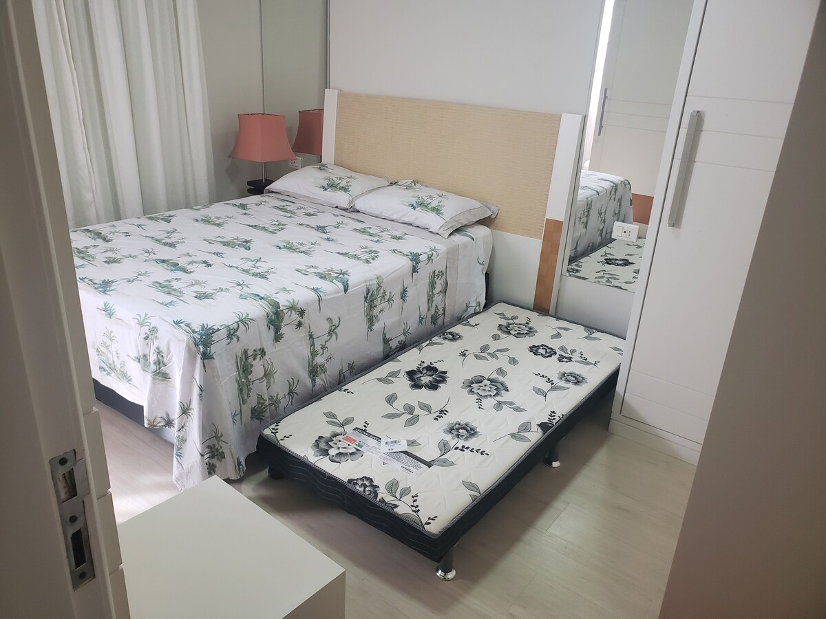 Suite 3 voor 3 personen. Het beschikt over een extra uitschuifbed.