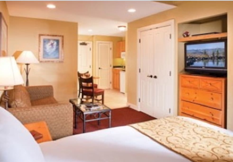 This is the apartment with queen bed and pull-out couch. You can see to the stocked kitchenette. Safe in room.
