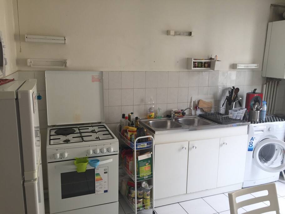 Kitchen with breakfast table and washing machine